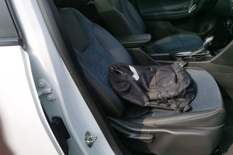 Used Buick Encore GX 2022 332T CVT Two-Wheel Drive Luxury Version Right Front Seat