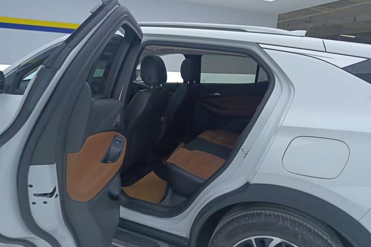Used Buick Encore GX 2022 332T CVT Two-Wheel Drive Luxury Version Right Rear Seat