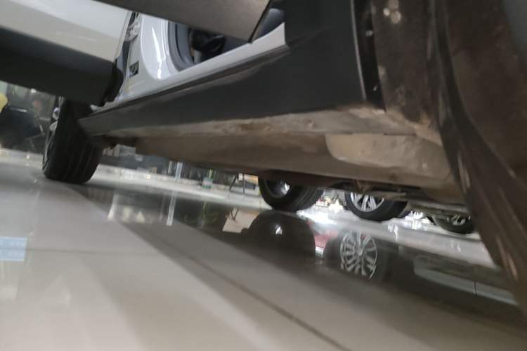 Used Buick Encore GX 2022 332T CVT Two-Wheel Drive Luxury Version Right Side Sill
