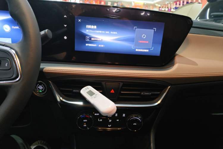 Used Buick Encore PLUS 2023 Smart Fun Edition Audio And AC Panel