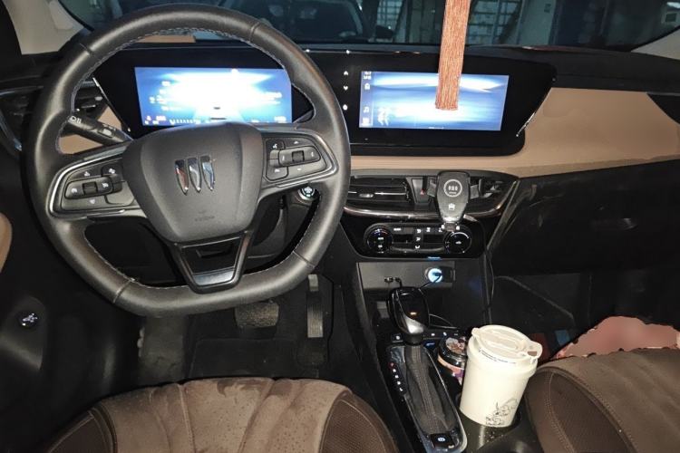 Used Buick Encore PLUS 2023 Smart Fun Edition Center Console