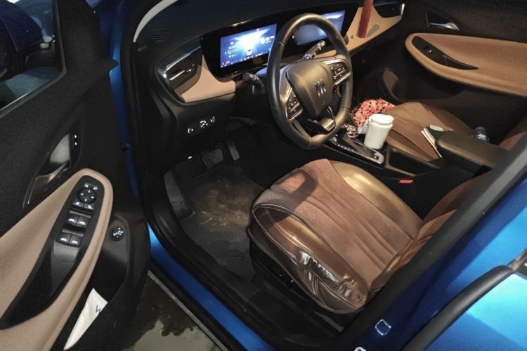 Used Buick Encore PLUS 2023 Smart Fun Edition Driver Seat