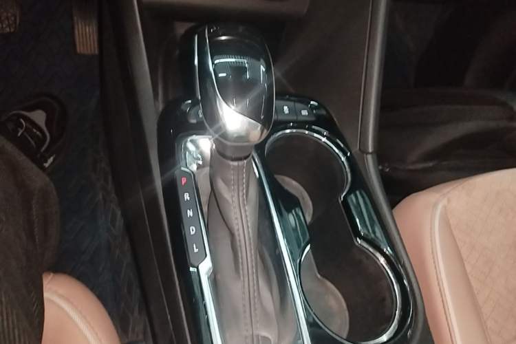 Used Buick Encore PLUS 2023 Smart Fun Edition Gear Lever