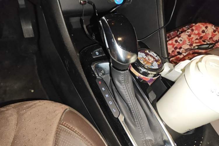 Used Buick Encore PLUS 2023 Smart Fun Edition Gear Lever