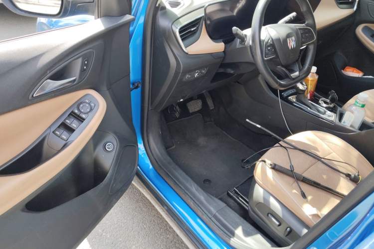 Used Buick Encore PLUS 2023 Smart Fun Edition Interior 3
