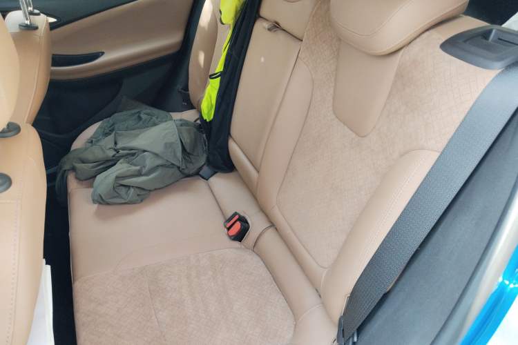 Used Buick Encore PLUS 2023 Smart Fun Edition Interior 4