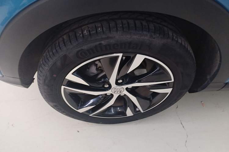 Used Buick Encore PLUS 2023 Smart Fun Edition Left Front Wheel Hub