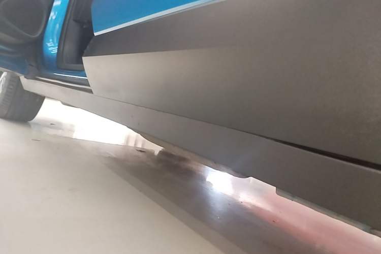 Used Buick Encore PLUS 2023 Smart Fun Edition Left Side Sill