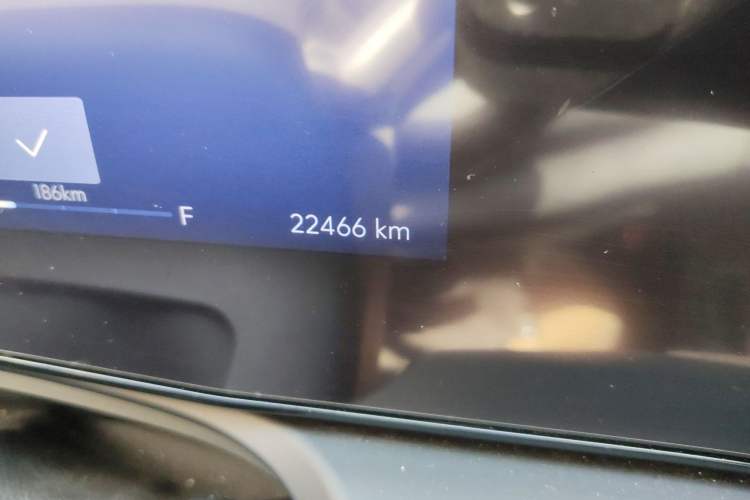 Used Buick Encore PLUS 2023 Smart Fun Edition Odometer Close Up