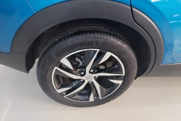 Used Buick Encore PLUS 2023 Smart Fun Edition Right Rear Wheel Hub