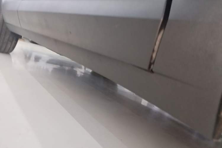 Used Buick Encore PLUS 2023 Smart Fun Edition Right Side Sill