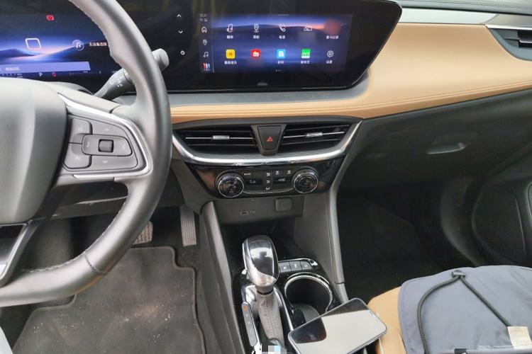 Used Buick Encore PLUS 2023 Smart Fun Edition Audio And AC Panel