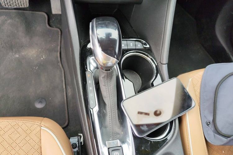 Used Buick Encore PLUS 2023 Smart Fun Edition Gear Lever
