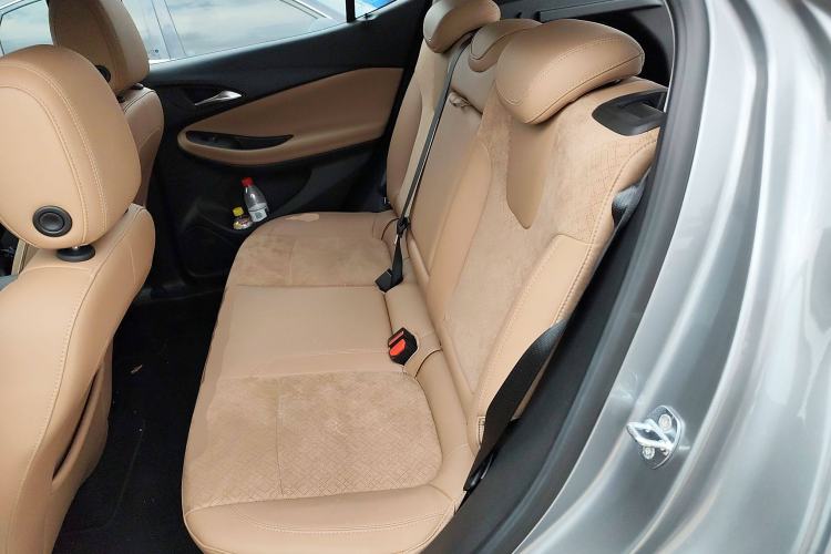Used Buick Encore PLUS 2023 Smart Fun Edition Interior 4