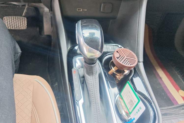 Used Buick Encore PLUS 2023 Smart Fun Edition Gear Lever