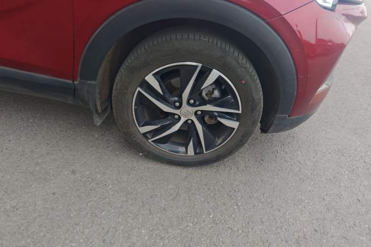 Used Buick Encore PLUS 2023 Smart Fun Edition Right Front Wheel Hub