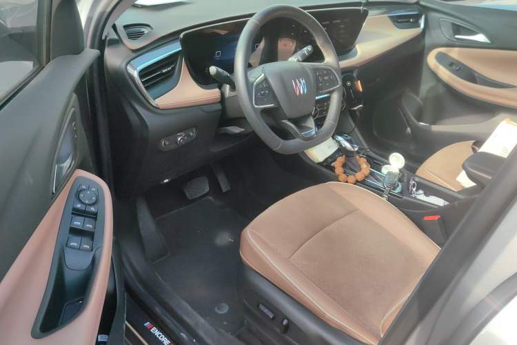Used Buick Encore PLUS 2023 Smart Fun Edition Driver Seat