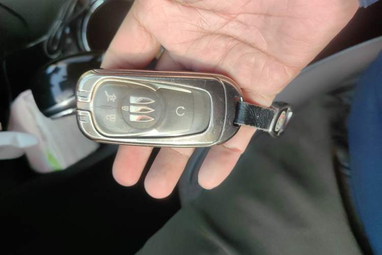 Used Buick Encore PLUS 2023 Smart Fun Edition Vehicle Key