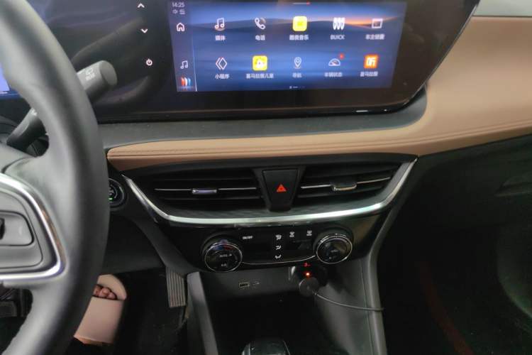 Used Buick Encore PLUS 2023 Smart Fun Edition Audio And AC Panel