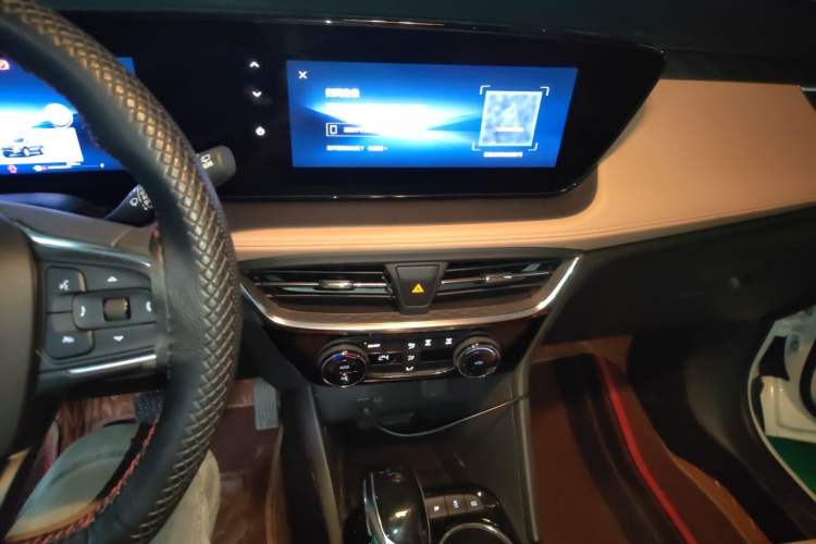 Used Buick Encore PLUS 2023 Smart Fun Edition Audio And AC Panel