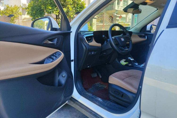 Used Buick Encore PLUS 2023 Smart Fun Edition Driver Seat