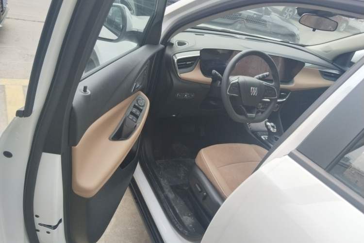Used Buick Encore PLUS 2023 Smart Fun Edition Driver Seat