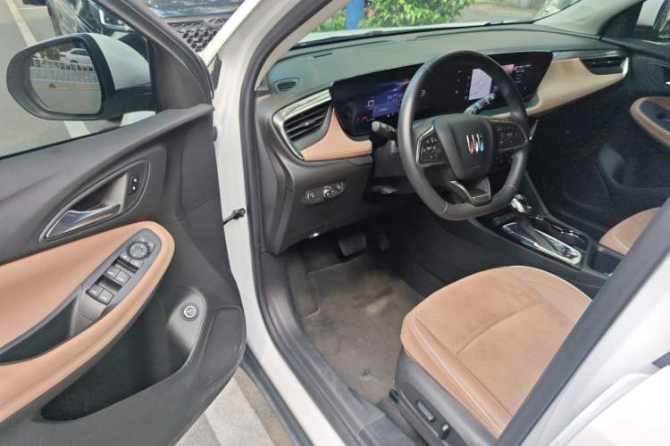 Used Buick Encore PLUS 2023 Smart Fun Edition Driver Seat