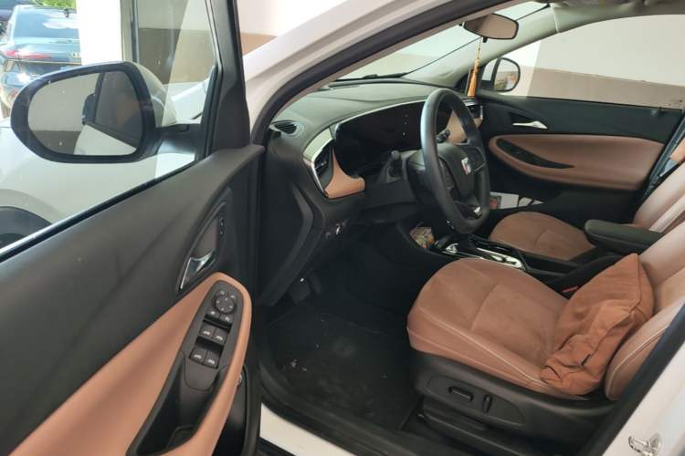 Used Buick Encore PLUS 2023 Smart Fun Edition Driver Seat