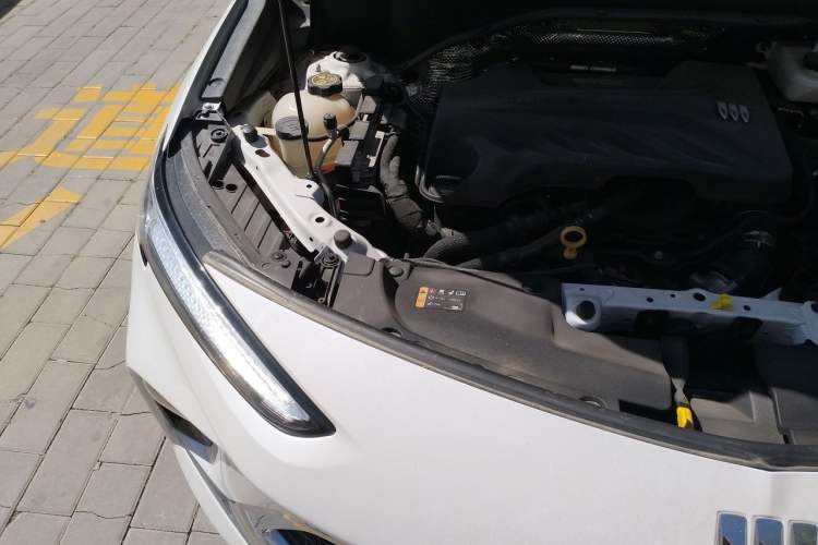 Used Buick Encore PLUS 2023 Smart Fun Edition Engine Bay Right