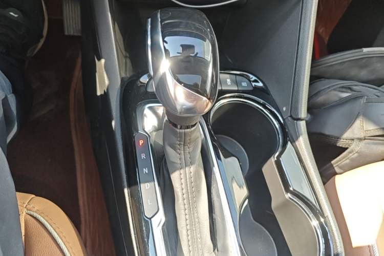 Used Buick Encore PLUS 2023 Smart Fun Edition Gear Lever
