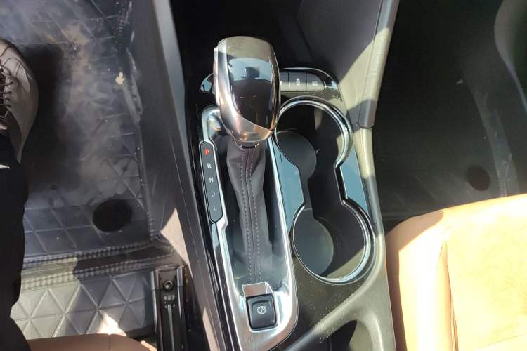 Used Buick Encore PLUS 2023 Smart Fun Edition Gear Lever