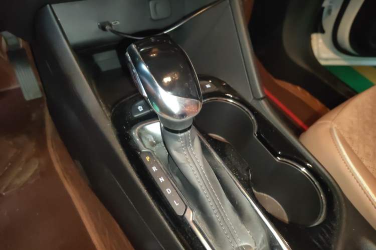 Used Buick Encore PLUS 2023 Smart Fun Edition Gear Lever