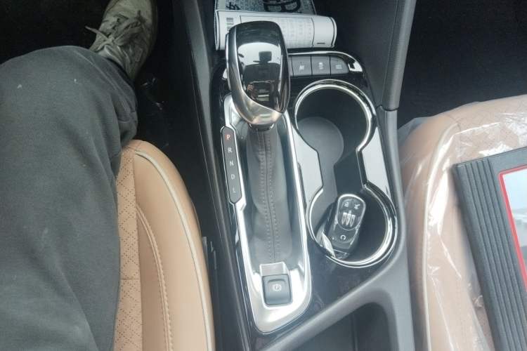 Used Buick Encore PLUS 2023 Smart Fun Edition Gear Lever