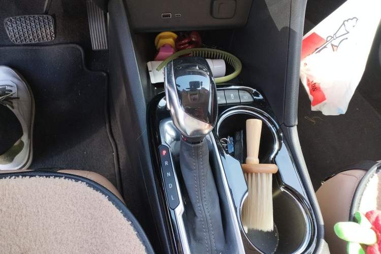 Used Buick Encore PLUS 2023 Smart Fun Edition Gear Lever