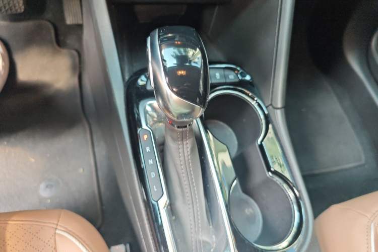 Used Buick Encore PLUS 2023 Smart Fun Edition Gear Lever