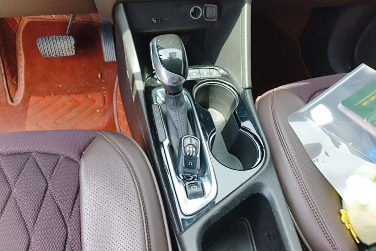 Used Buick Encore PLUS 2023 Smart Fun Edition Gear Lever