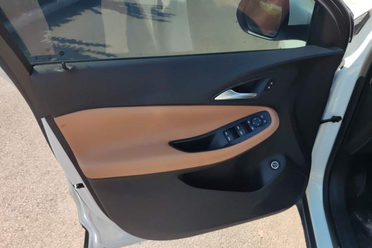 Used Buick Encore PLUS 2023 Smart Fun Edition Left Front Door Interior