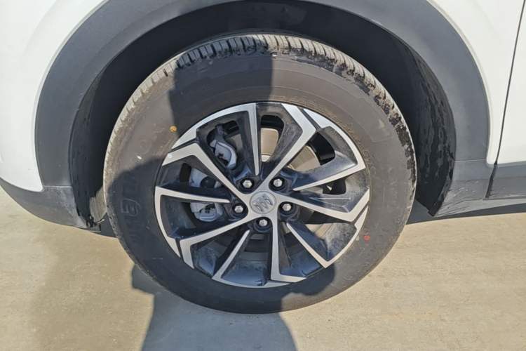 Used Buick Encore PLUS 2023 Smart Fun Edition Left Front Wheel Hub