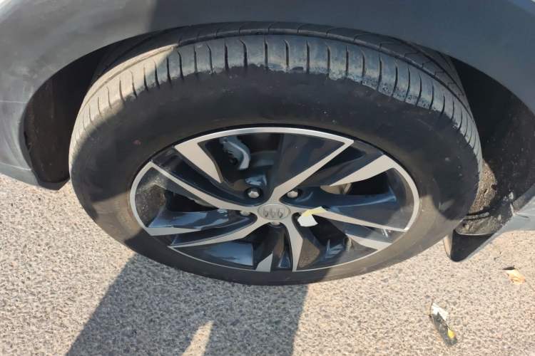 Used Buick Encore PLUS 2023 Smart Fun Edition Left Front Wheel Hub