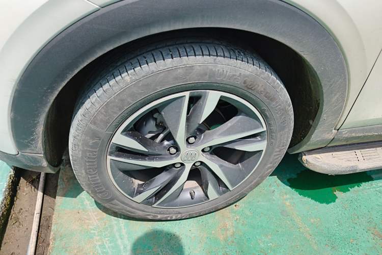 Used Buick Encore PLUS 2023 Smart Fun Edition Left Front Wheel Hub