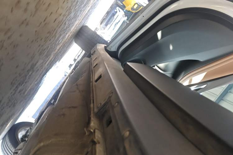 Used Buick Encore PLUS 2023 Smart Fun Edition Left Side Sill