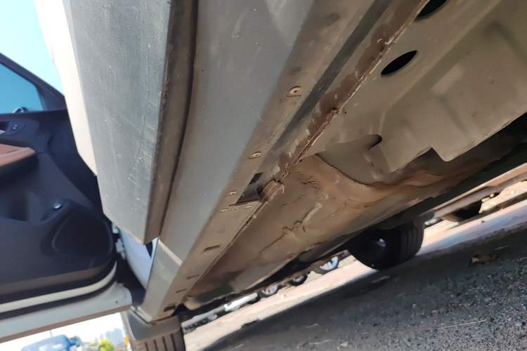 Used Buick Encore PLUS 2023 Smart Fun Edition Left Side Sill