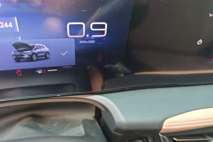 Used Buick Encore PLUS 2023 Smart Fun Edition Odometer Close Up