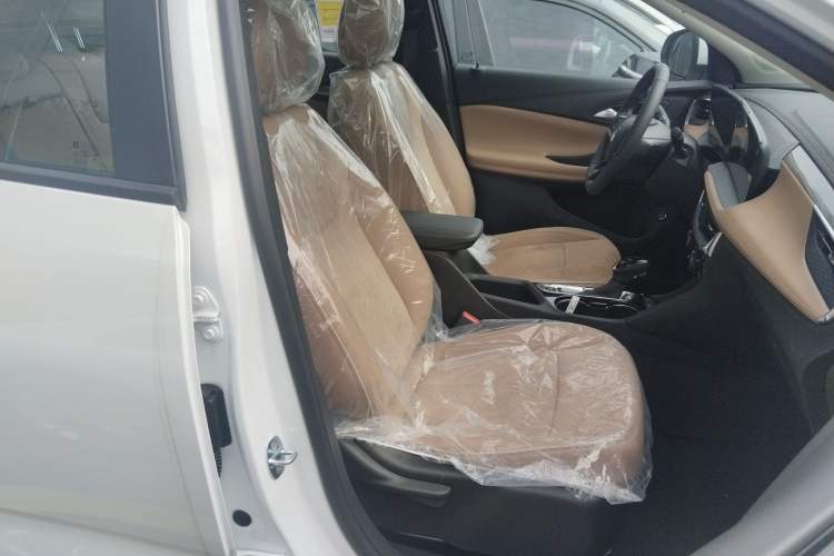 Used Buick Encore PLUS 2023 Smart Fun Edition Right Front Seat