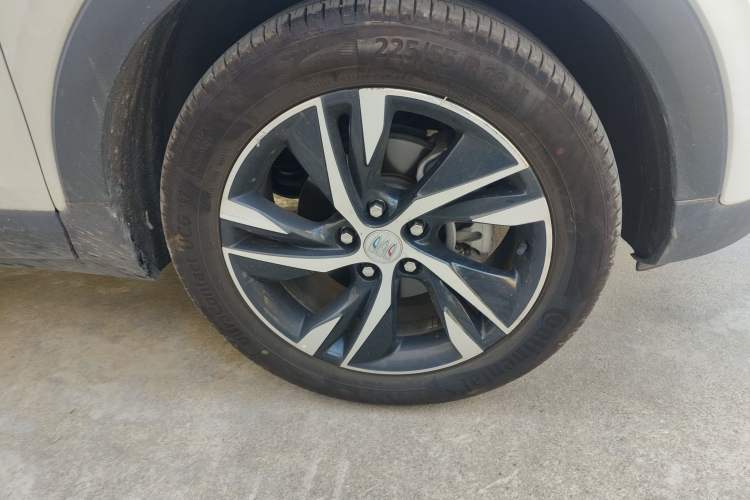 Used Buick Encore PLUS 2023 Smart Fun Edition Right Front Wheel Hub