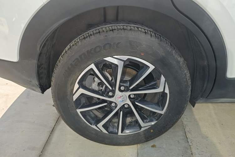 Used Buick Encore PLUS 2023 Smart Fun Edition Right Rear Wheel Hub