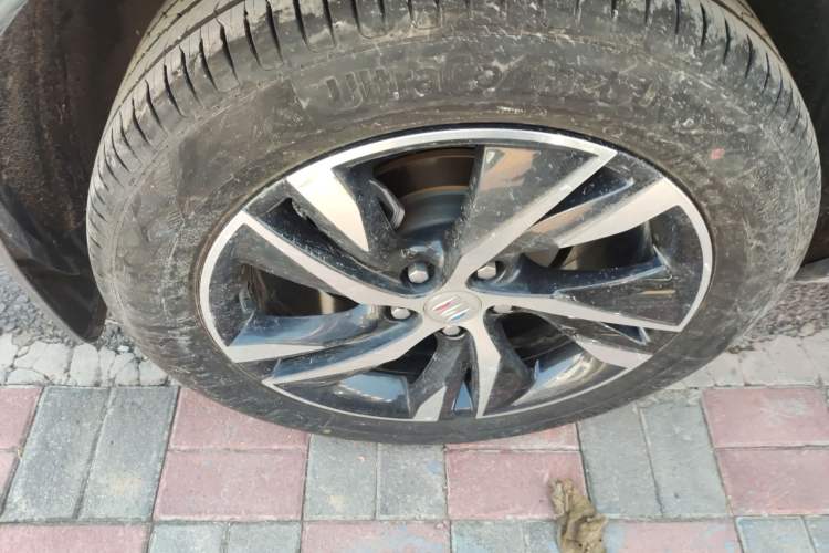 Used Buick Encore PLUS 2023 Smart Fun Edition Right Rear Wheel Hub