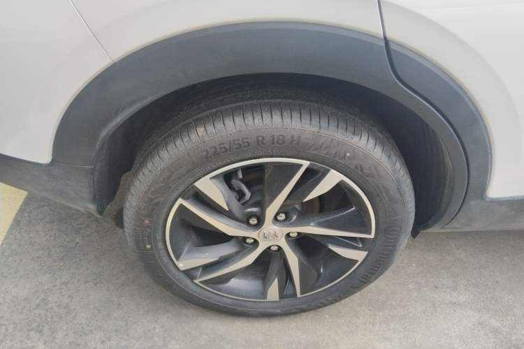 Used Buick Encore PLUS 2023 Smart Fun Edition Right Rear Wheel Hub