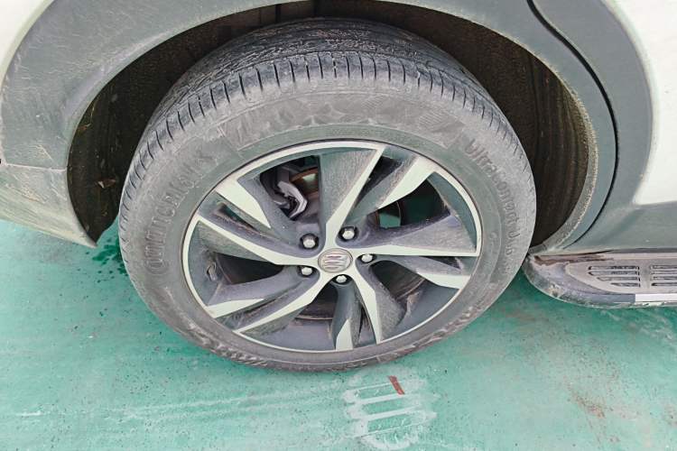 Used Buick Encore PLUS 2023 Smart Fun Edition Right Rear Wheel Hub