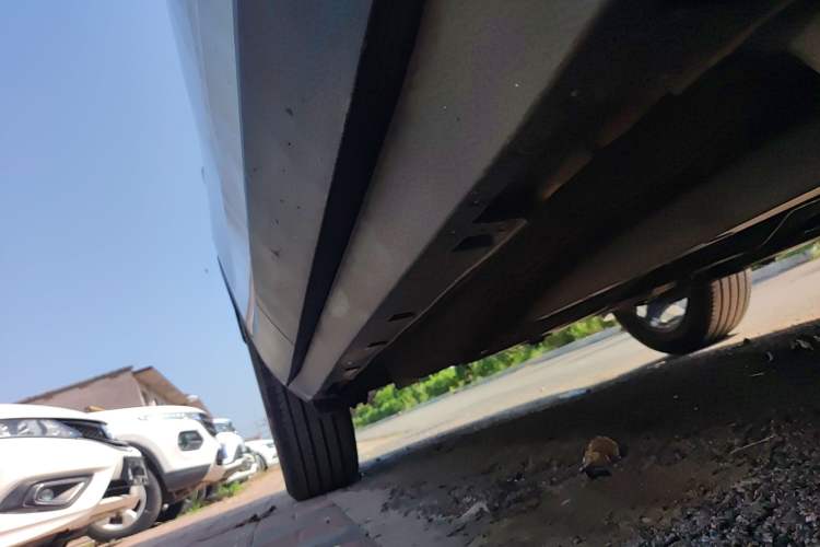Used Buick Encore PLUS 2023 Smart Fun Edition Right Side Sill